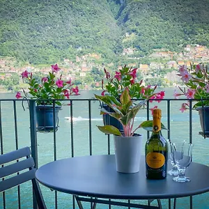 https://balcony-on-the-lake.it-lombardy.com